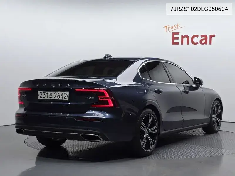 S60 3Rd Generation T5 Inscription VIN: 7JRZS102DLG050604 Lot: 40005768