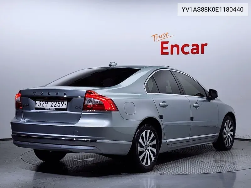 S80D42Nd Generation VIN: YV1AS88K0E1180440 Lot: 37982061