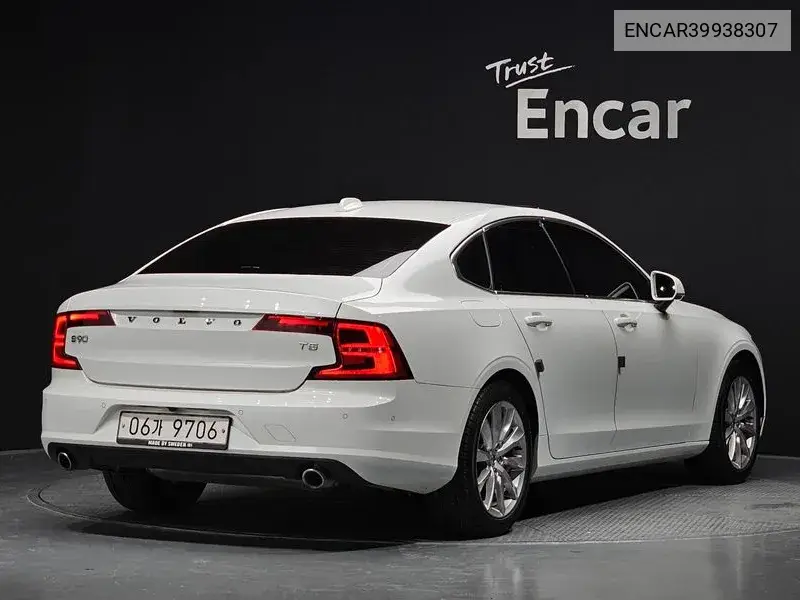 S90 T5 Momentum VIN: ENCAR39938307 Lot: 39938307