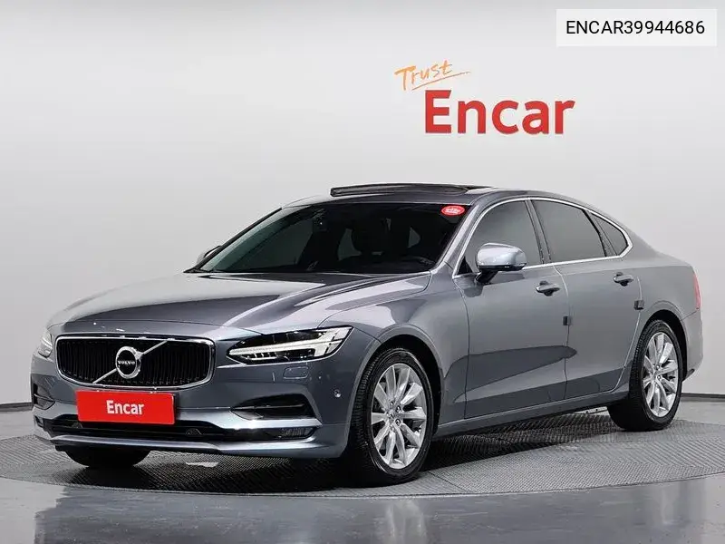 S90 D4 Momentum VIN: ENCAR39944686 Lot: 39944686