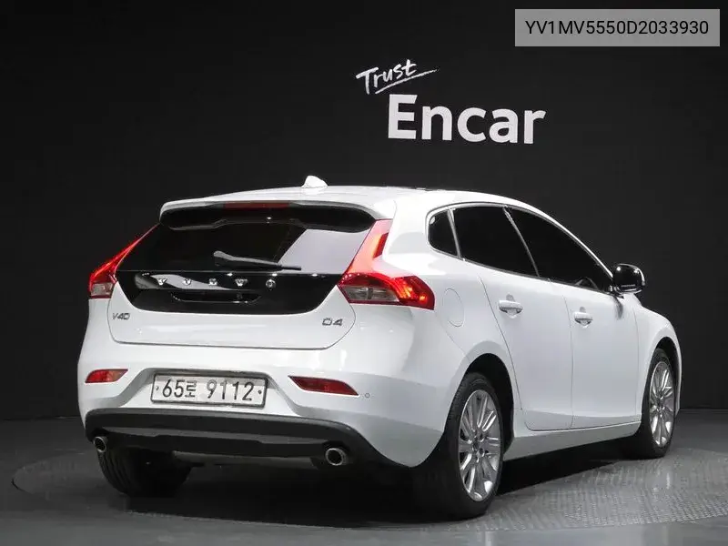 V40 D4 2Nd Generation VIN: YV1MV5550D2033930 Lot: 40049951