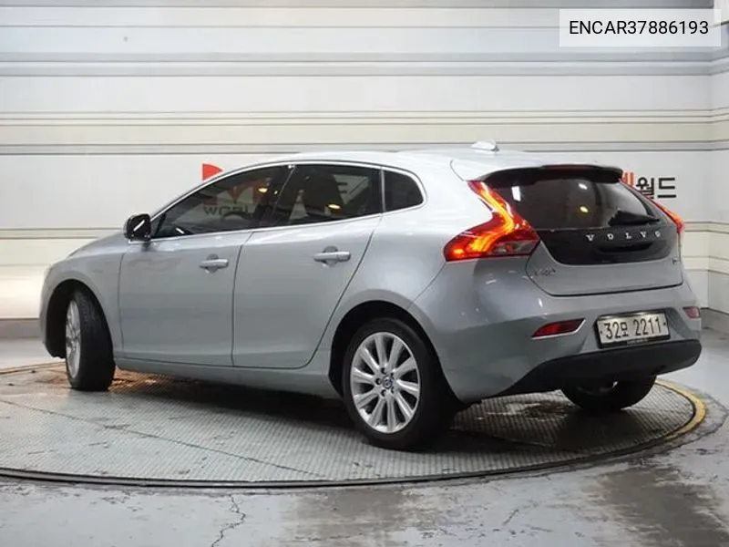 V40 D2 2Nd Generation VIN: ENCAR37886193 Lot: 37886193