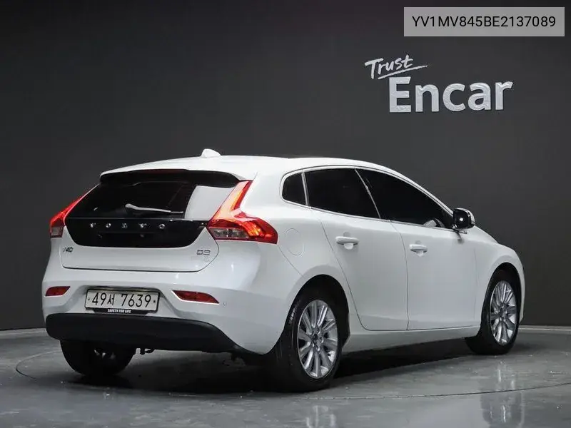V40 D2 2Nd Generation VIN: YV1MV845BE2137089 Lot: 39158078