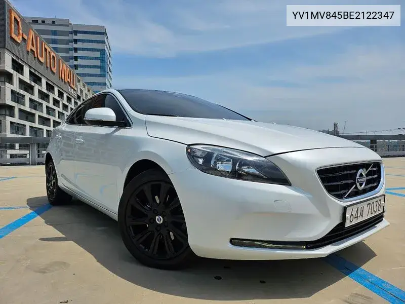 V40 D2 2Nd Generation VIN: YV1MV845BE2122347 Lot: 39641865