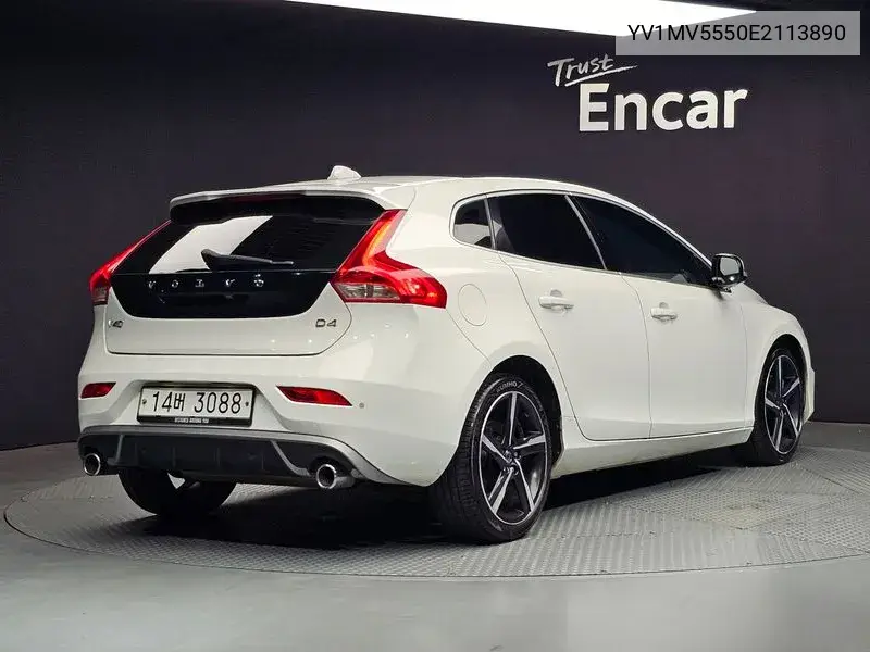 V40 D4 R-Design 2Nd Generation VIN: YV1MV5550E2113890 Lot: 39928128