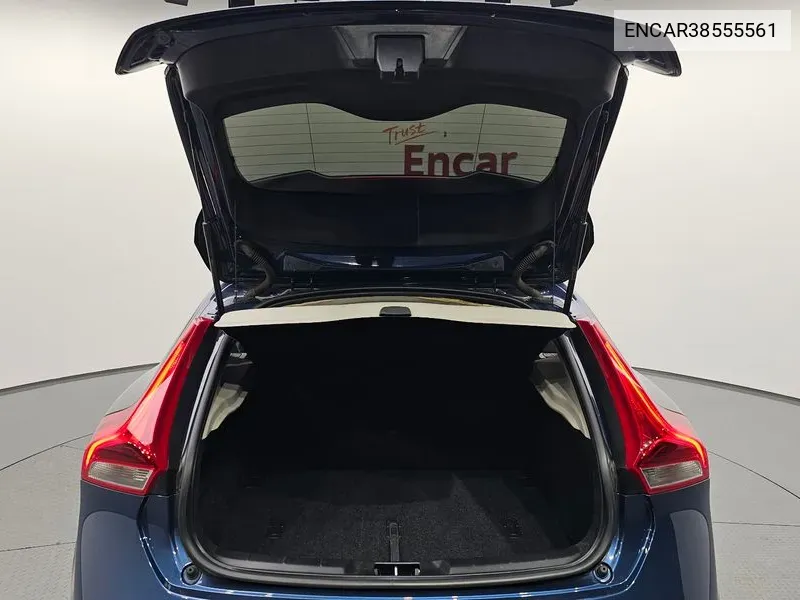 V40 D2 2Nd Generation VIN: ENCAR38555561 Lot: 38555561