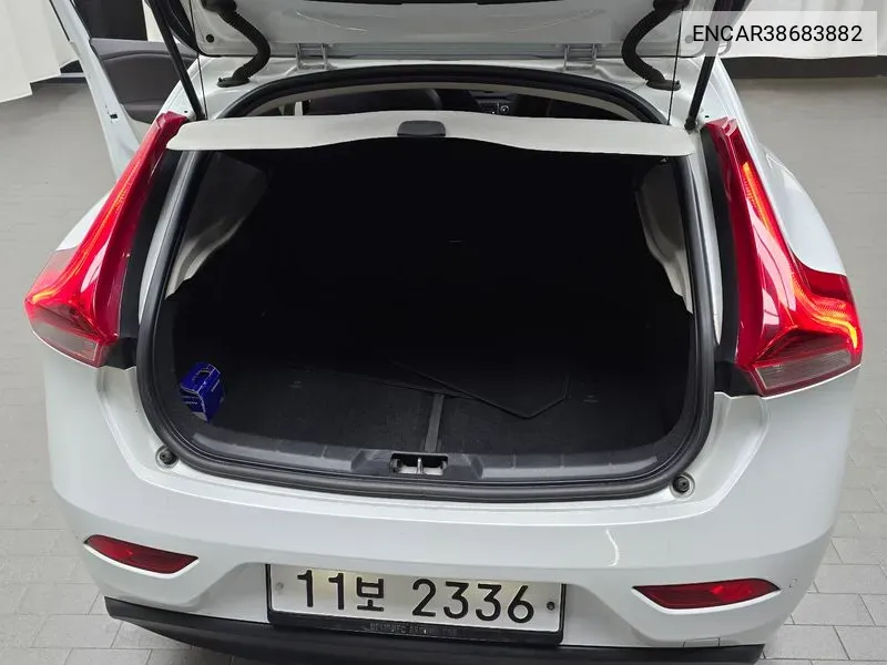 V40D22Nd Generation VIN: ENCAR38683882 Lot: 38683882