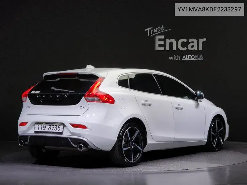 V40 D4 R-Design 2Nd Generation VIN: YV1MVA8KDF2233297 Lot: 39553617