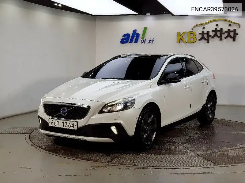 V40 Cross Country D3 VIN: ENCAR39573026 Lot: 39573026