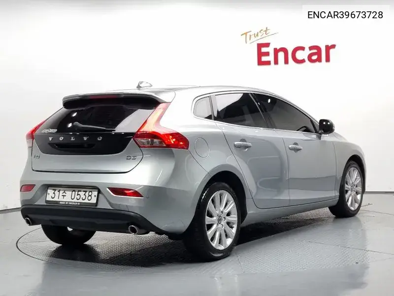 V40 Cross Country D3 VIN: ENCAR39673728 Lot: 39673728