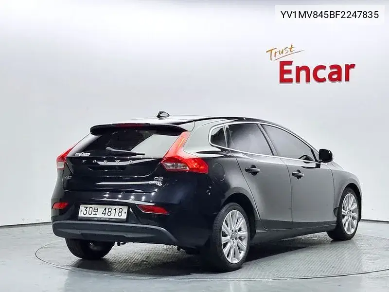 V40 D2 2Nd Generation VIN: YV1MV845BF2247835 Lot: 39688113