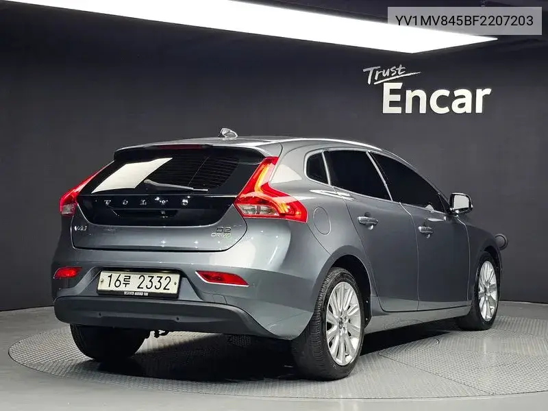 V40 D2 2Nd Generation VIN: YV1MV845BF2207203 Lot: 40101365