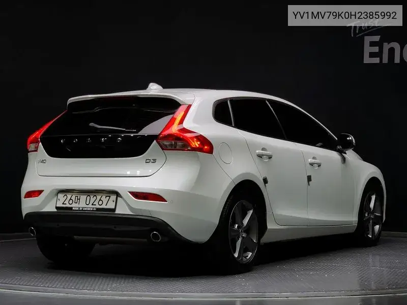 V40 D3 2Nd Generation VIN: YV1MV79K0H2385992 Lot: 39357352