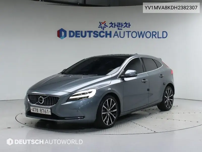 V40 D4 2Nd Generation VIN: YV1MVA8KDH2382307 Lot: 39563847