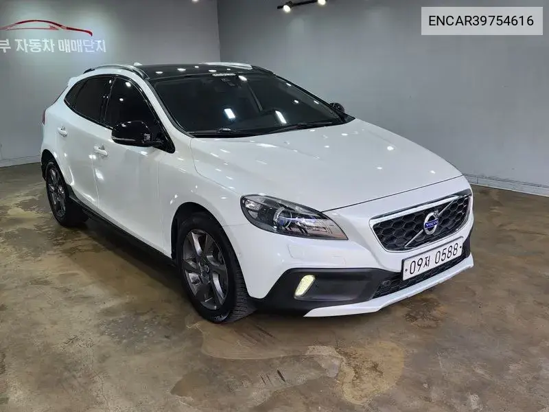 V40 Cross Country D3 VIN: ENCAR39754616 Lot: 39754616