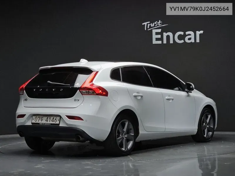 V40 D3 2Nd Generation VIN: YV1MV79K0J2452664 Lot: 38238224