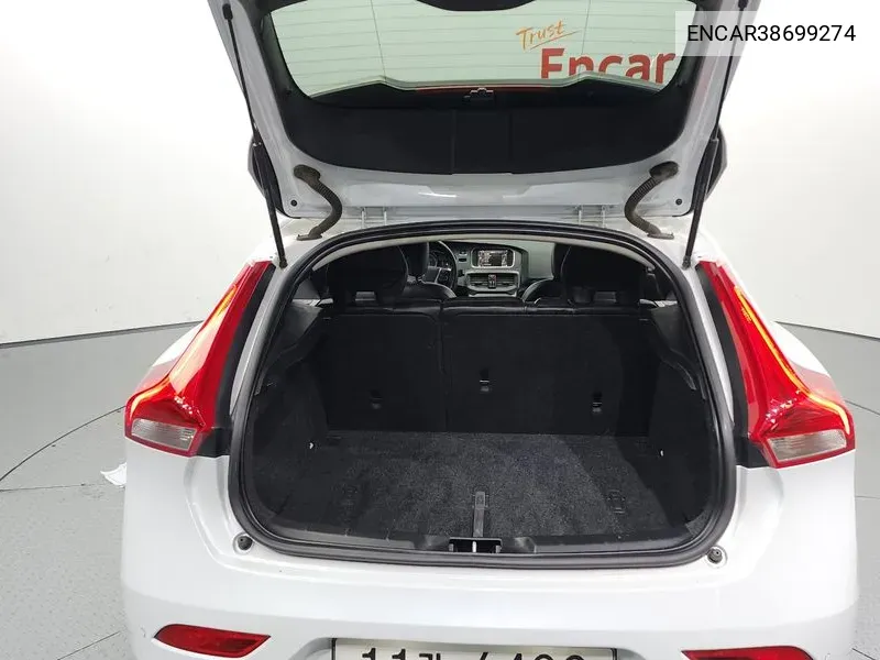 V40 D3 2Nd Generation VIN: YV1MV79K0J2463733 Lot: 38699274