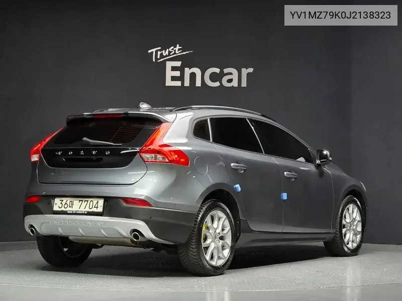 V40 Cross Country D3 VIN: YV1MZ79K0J2138323 Lot: 39112721