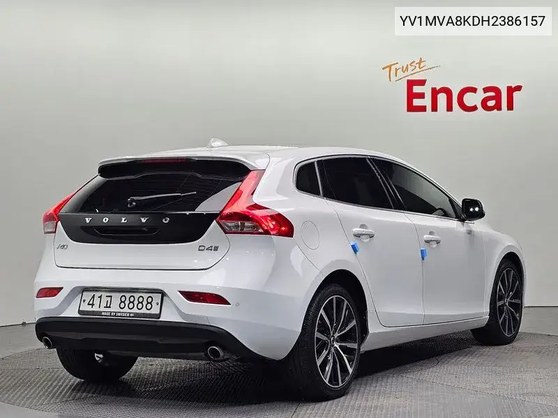 V40 D4 2Nd Generation VIN: YV1MVA8KDH2386157 Lot: 39318362