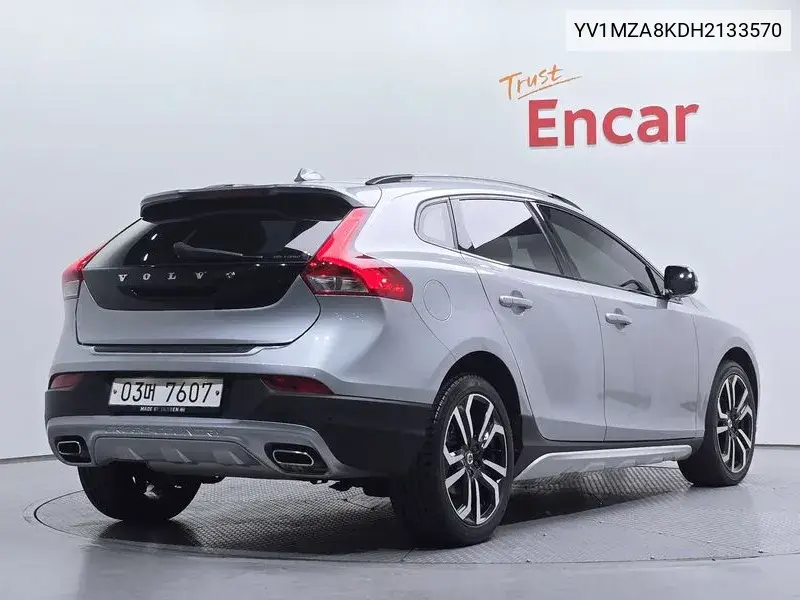 V40 Cross Country D4 VIN: YV1MZA8KDH2133570 Lot: 39787516