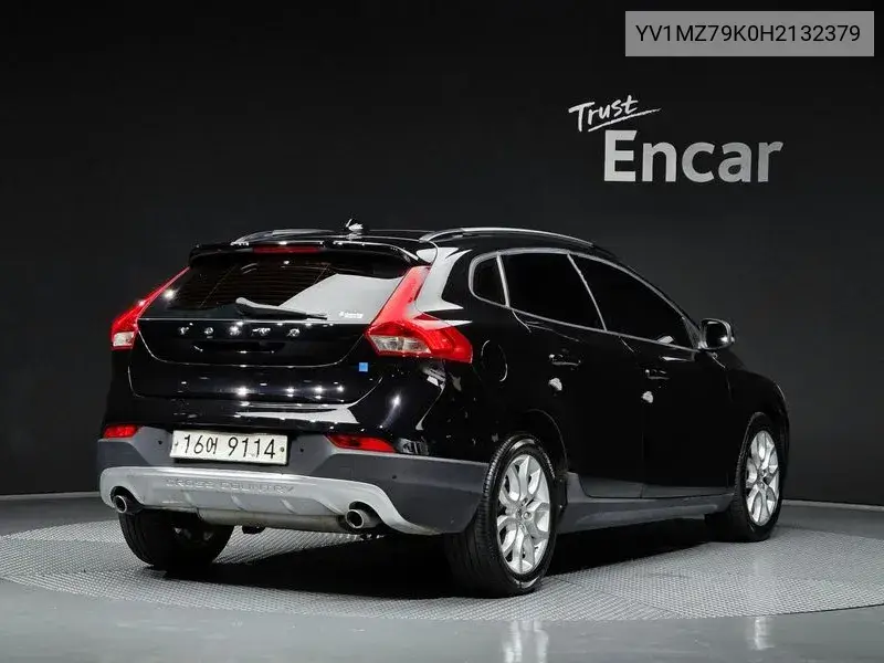 V40 Cross Country D3 VIN: YV1MZ79K0H2132379 Lot: 39878995
