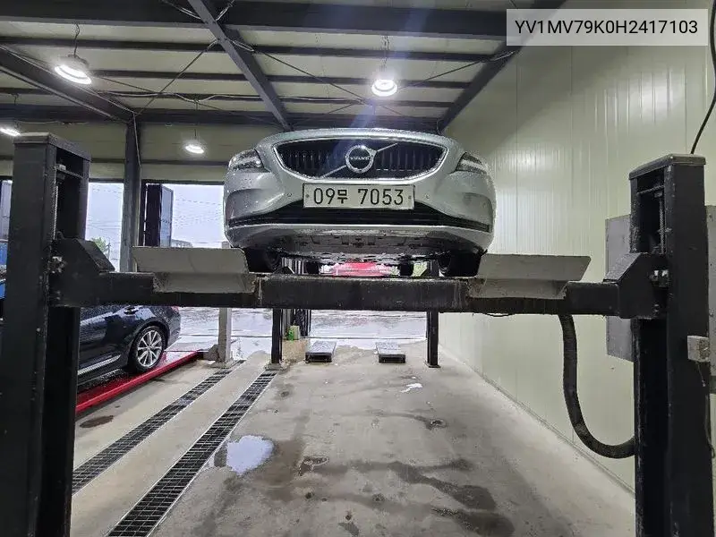 V40 D3 2Nd Generation VIN: YV1MV79K0H2417103 Lot: 39938123