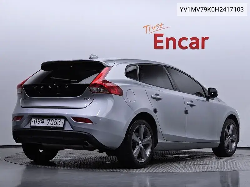V40 D3 2Nd Generation VIN: YV1MV79K0H2417103 Lot: 40031596