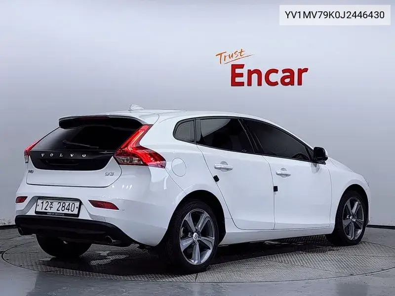 V40 D3 2Nd Generation VIN: YV1MV79K0J2446430 Lot: 40124327