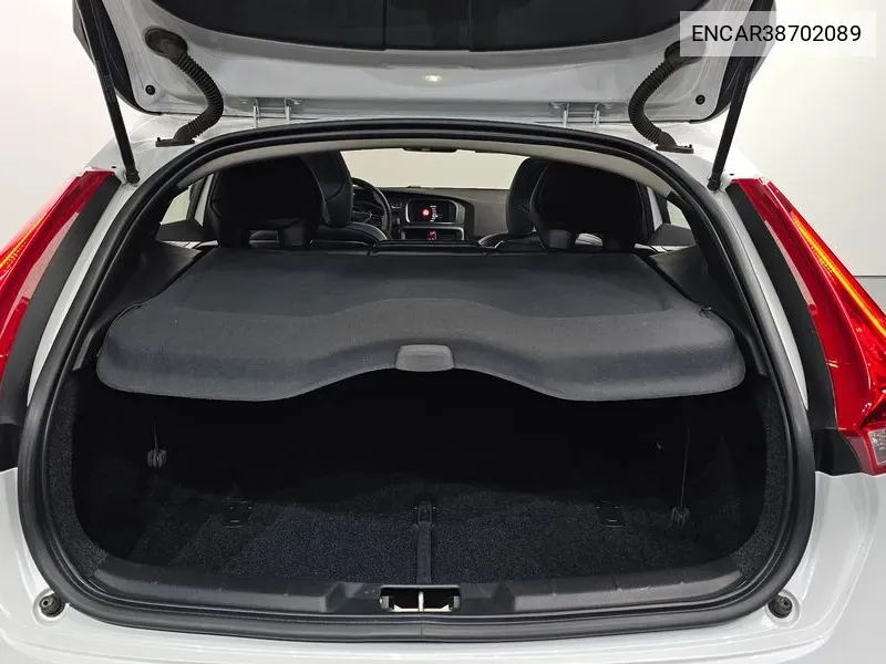 V40 Cross Country D3 VIN: ENCAR38702089 Lot: 38702089
