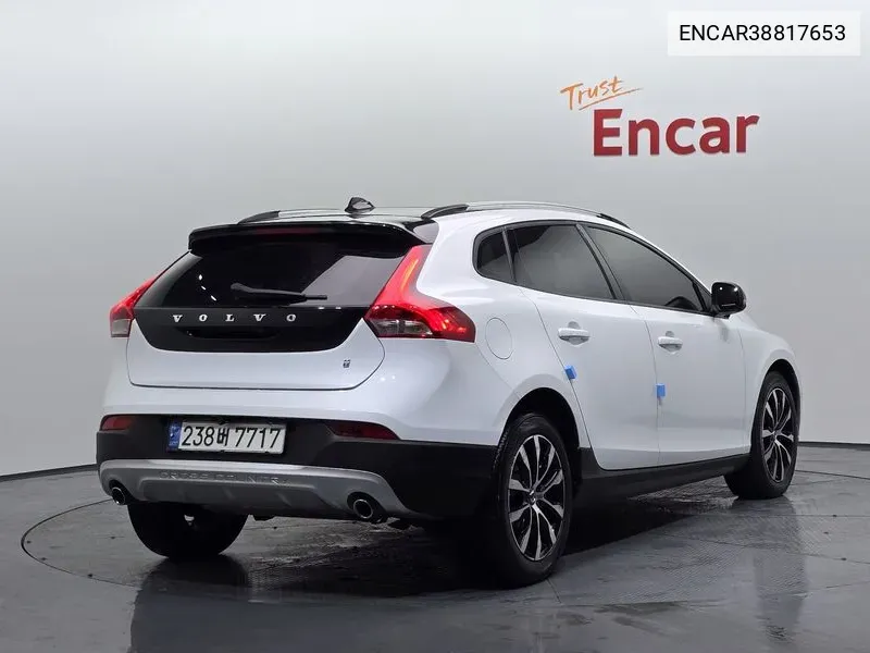 V40 Cross Country D3 VIN: ENCAR38817653 Lot: 38817653