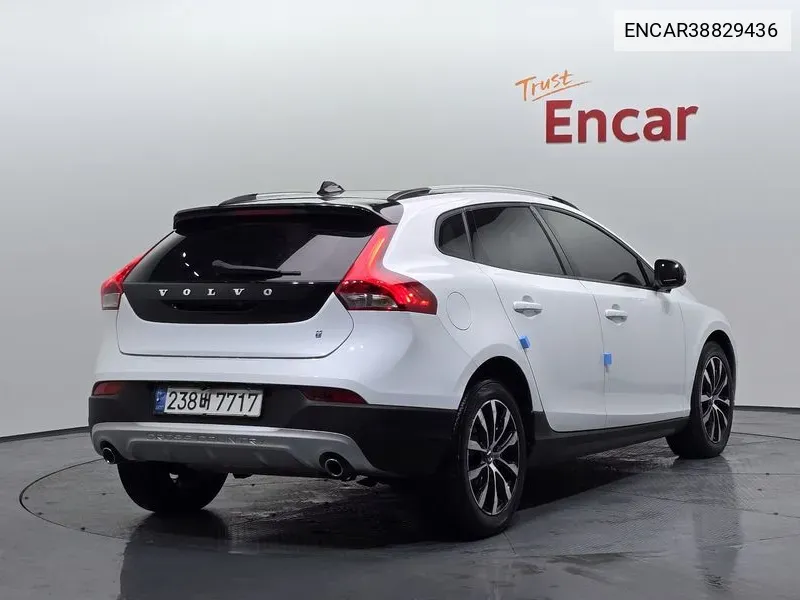 V40 Cross Country D3 VIN: ENCAR38829436 Lot: 38829436