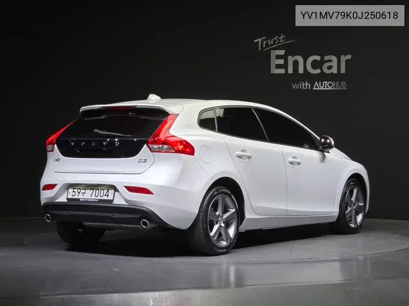 V40 D3 2Nd Generation VIN: YV1MV79K0J250618 Lot: 39053289