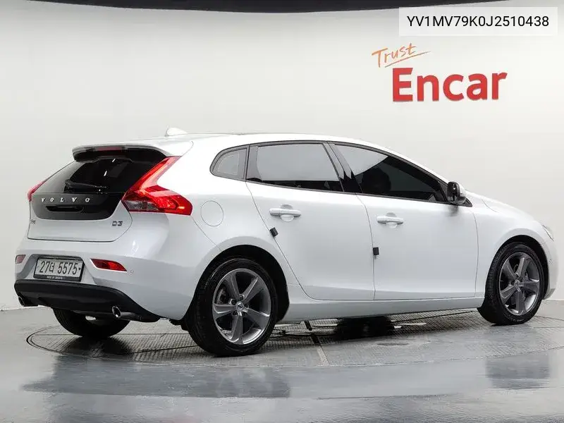 V40 D3 2Nd Generation VIN: YV1MV79K0J2510438 Lot: 40049071