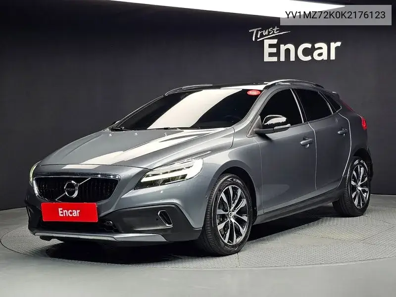 V40 Cross Country D3 VIN: YV1MZ72K0K2176123 Lot: 40058175