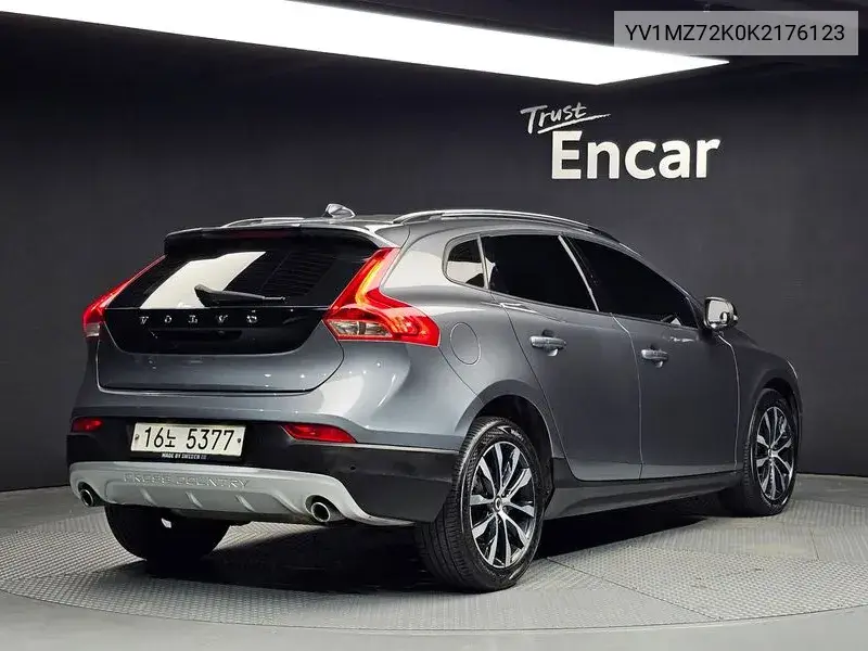V40 Cross Country D3 VIN: YV1MZ72K0K2176123 Lot: 40058175