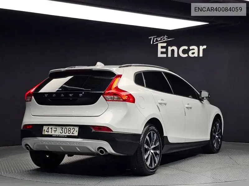 V40 Cross Country D3 VIN: ENCAR40084059 Lot: 40084059