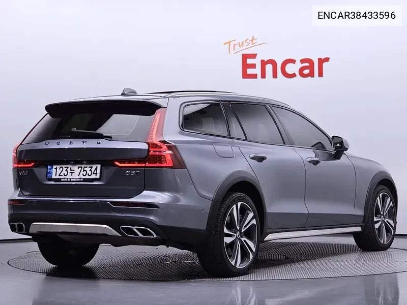 Volvo V60 Cross Country 2Nd Generation B5 Pro Awd VIN: ENCAR38433596 Lot: 38433596