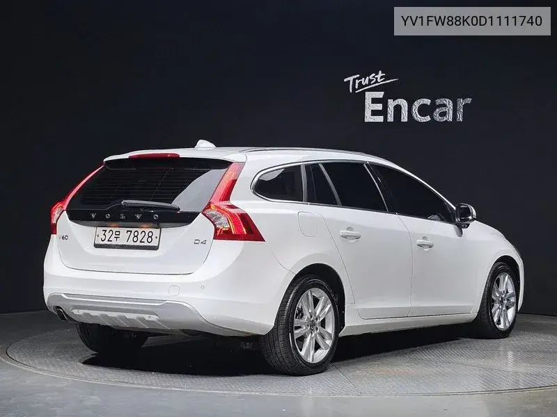 V60 D4 1St Generation VIN: YV1FW88K0D1111740 Lot: 39387367