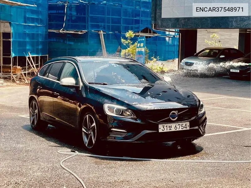 V60D4 R-Design 1St Generation VIN: ENCAR37548971 Lot: 37548971