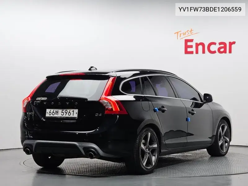 V60 D4 R-Design 1St Generation VIN: YV1FW73BDE1206559 Lot: 39465716