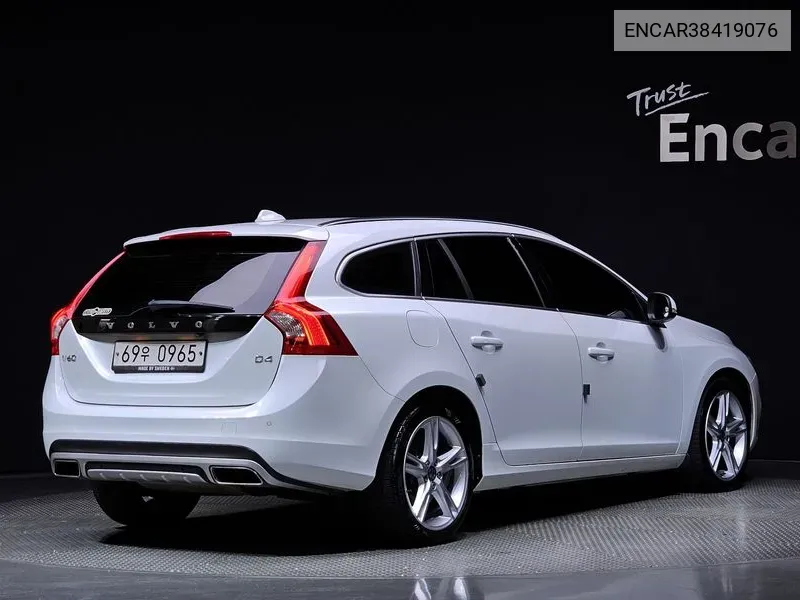 V60 D4 1St Generation VIN: ENCAR38419076 Lot: 38419076