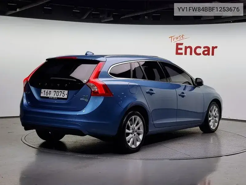 V60 D2 1St Generation VIN: YV1FW84BBF1253676 Lot: 39682825
