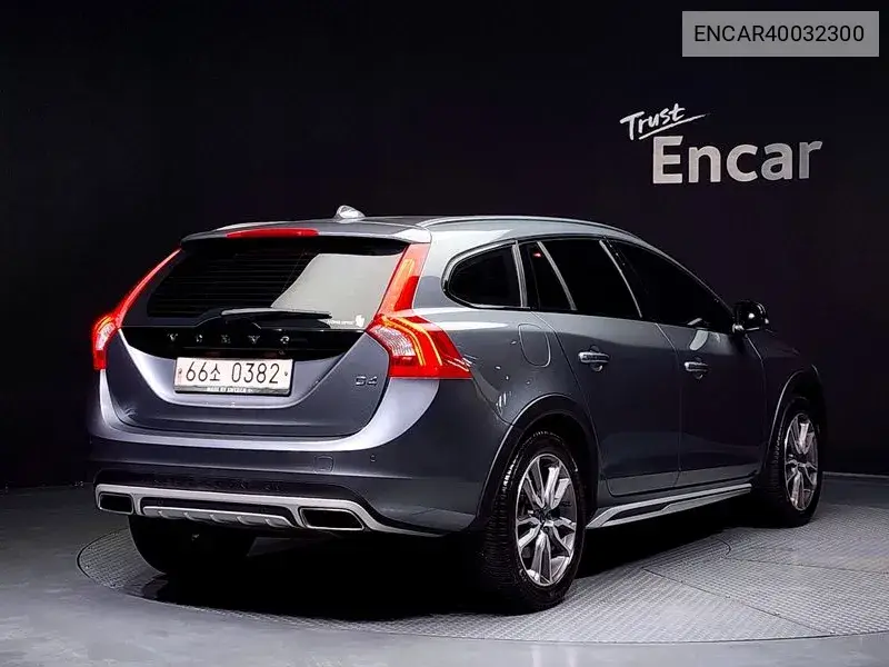 V60 Cross Country D4 VIN: ENCAR40032300 Lot: 40032300