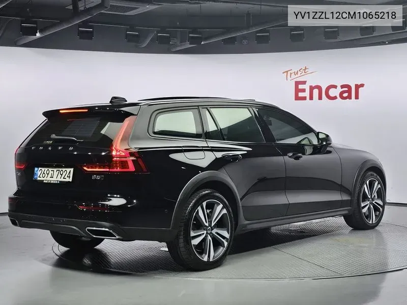 Volvo V60 Cross Country 2Nd Generation B5 Pro Awd VIN: YV1ZZL12CM1065218 Lot: 38230210