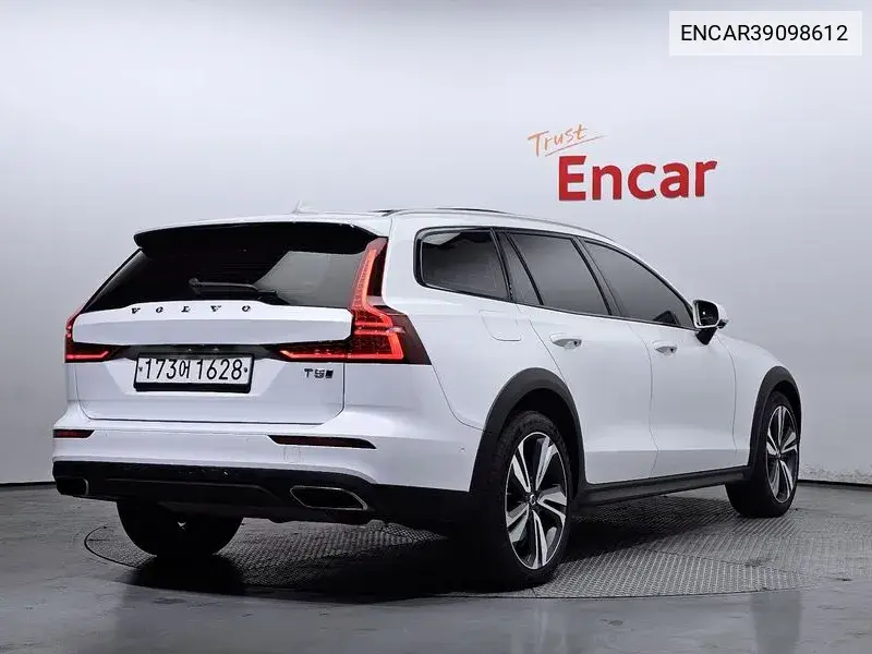 V60 Cross Country 2Nd Generation T5 Pro Awd VIN: ENCAR39098612 Lot: 39098612