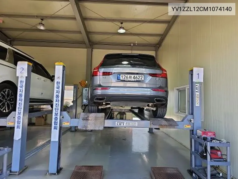 Volvo V60 Cross Country 2Nd Generation B5 Pro Awd VIN: YV1ZZL12CM1074140 Lot: 38099381