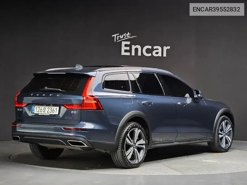 V60 Cross Country 2Nd Generation B5 Pro Awd VIN: ENCAR39552832 Lot: 39552832