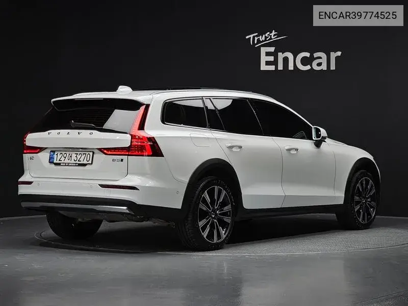 V60 Cross Country 2Nd Generation B5 Ultimate Awd VIN: ENCAR39774525 Lot: 39774525