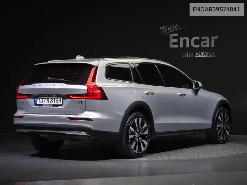 V60 Cross Country 2Nd Generation B5 Ultimate Awd VIN: ENCAR39574841 Lot: 39574841