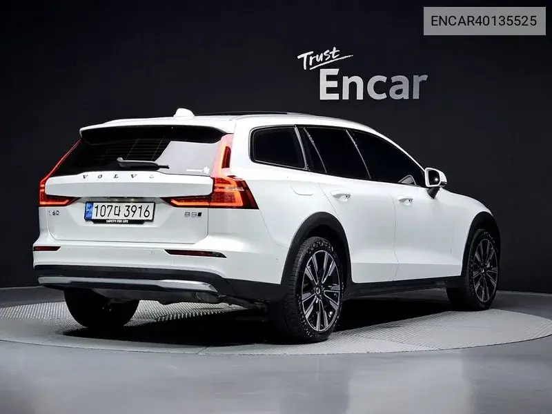 V60 Cross Country 2Nd Generation B5 Ultimate Awd VIN: ENCAR40135525 Lot: 40135525